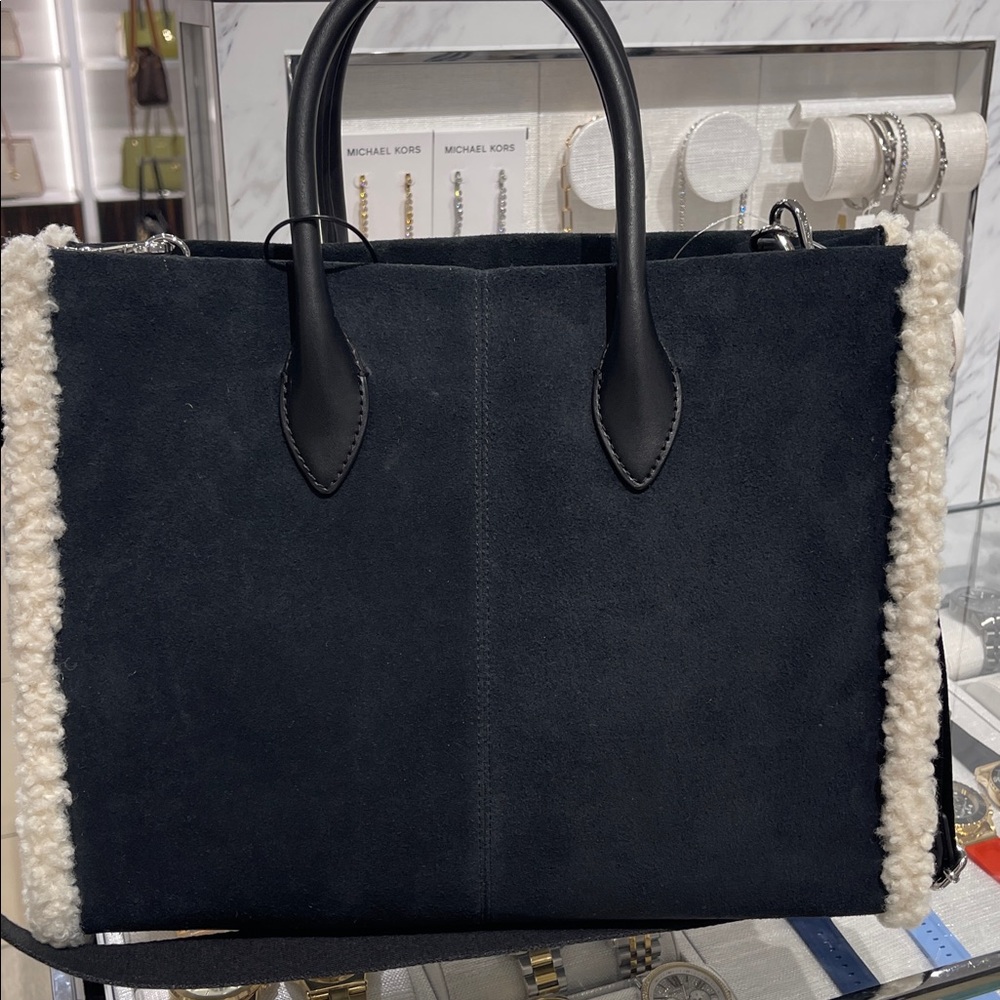MICHAEL KORS Mirella Medium Suede and Faux Shearling Tote Bag
Black
NWT - Picture 6 of 15